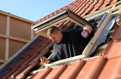 Pose de fenêtres de toit Velux à Longaulnay